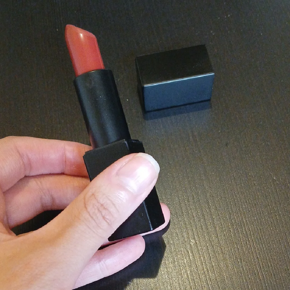 NARS Audacious Lipstick - Shade "LESLIE" - Picture 4 of 5